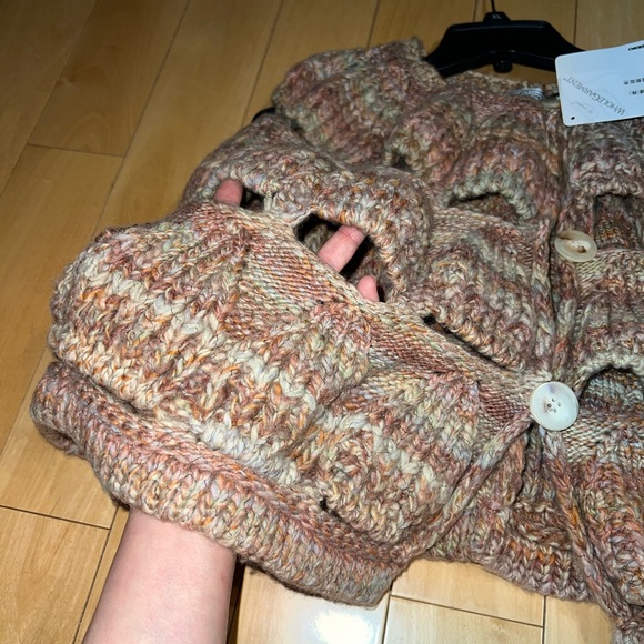 Hand knitted heavy cape/shawl - Picture 5 of 8